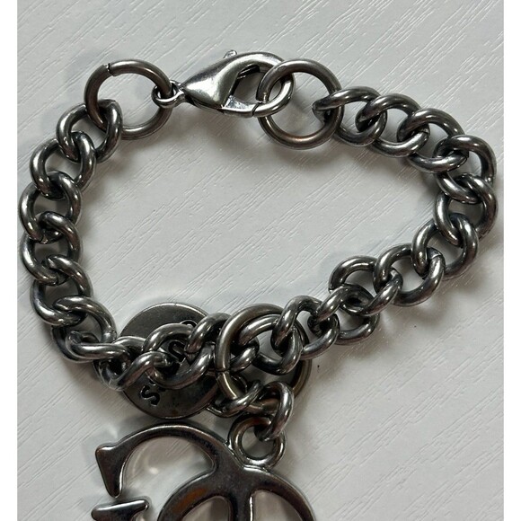 GUESS Silver Key Metal Chain Key Bag Charm Logo Pendant Y2K 90’s - Picture 4 of 6